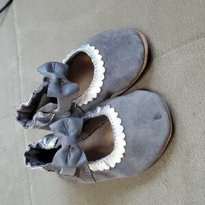 Robeez scallop suede Mary jane crib shoes